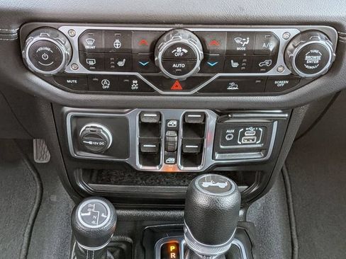 Used 2024 Jeep Wrangler Unlimited Sahara AWD/4WD image 16