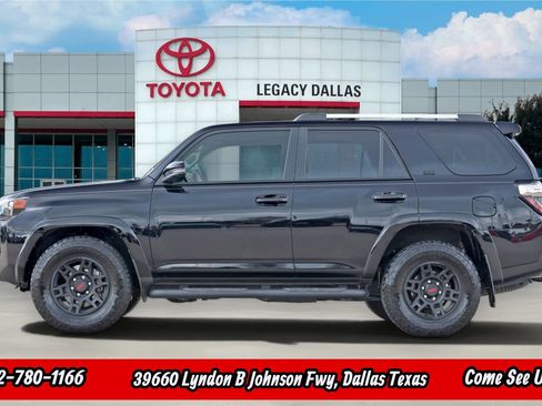 Used 2024 Toyota 4Runner SR5 Premium w/ Moonroof Package RWD image 7
