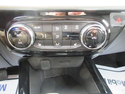 Used 2026 Chevrolet Trax LT w/ Driver Confidence Package FWD image 19