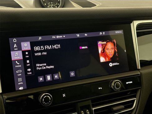 Used 2024 Porsche Macan Turbo image 22