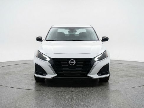 Used 2025 Nissan Altima 2.5 SV image 2