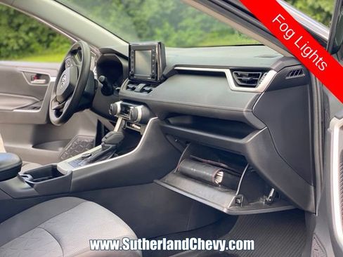 Used 2021 Toyota RAV4 XLE AWD/4WD image 18