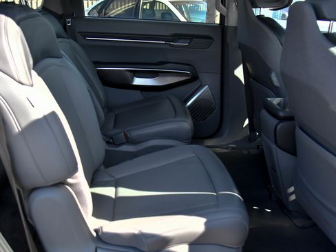 Used 2024 Kia EV9 Light Long Range RWD image 54