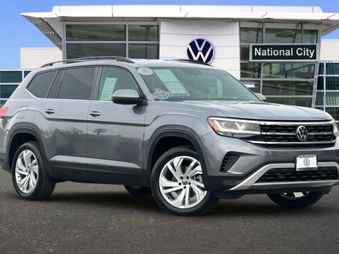 Certified 2022 Volkswagen Atlas SE image 2