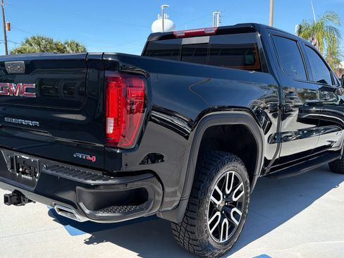 Used 2022 GMC Sierra 1500 AT4 w/ AT4 Preferred Package image 3