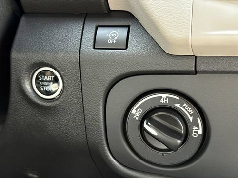 Used 2025 Nissan Frontier SV w/ Tow Package AWD/4WD image 25