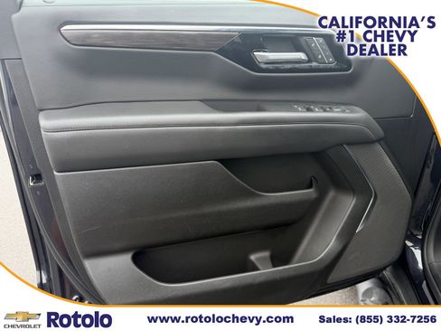 Used 2025 Chevrolet Suburban Z71 AWD/4WD image 18