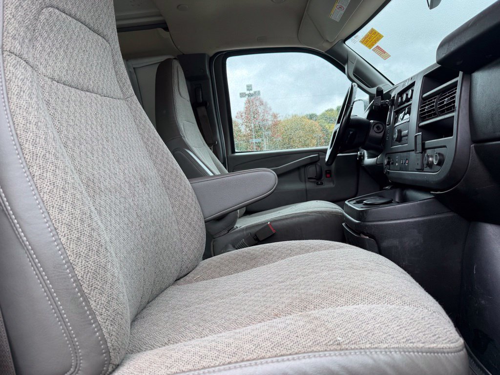 Used 2020 Chevrolet Express 3500 w/ Driver Convenience Package RWD image 19