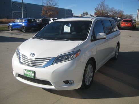 Used 2015 Toyota Sienna Limited Premium image 4