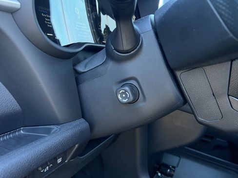 Used 2025 Toyota Sienna Platinum image 22