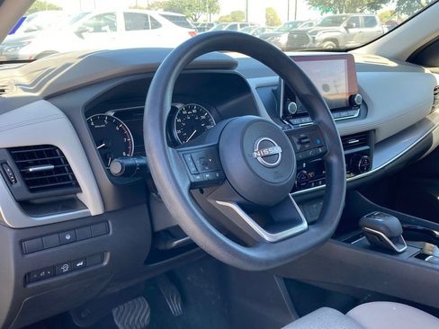Used 2024 Nissan Rogue SV image 7