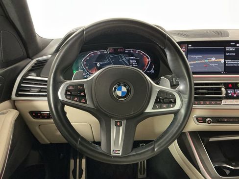 Certified 2022 BMW X7 xDrive40i w/ M Sport Package image 18