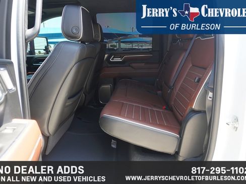 Used 2025 GMC Sierra 2500 Denali Ultimate AWD/4WD image 6