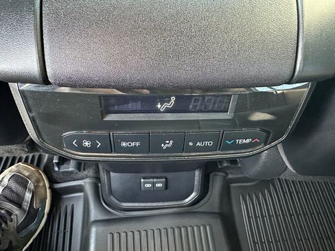 Used 2022 Toyota Highlander XLE image 16