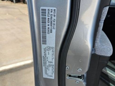 Used 2022 Jeep Compass Latitude w/ Sun and Sound Group FWD image 18