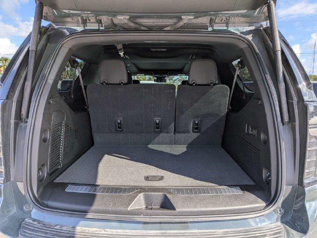 Used 2025 Chevrolet Suburban RST w/ Comfort Package RWD image 12