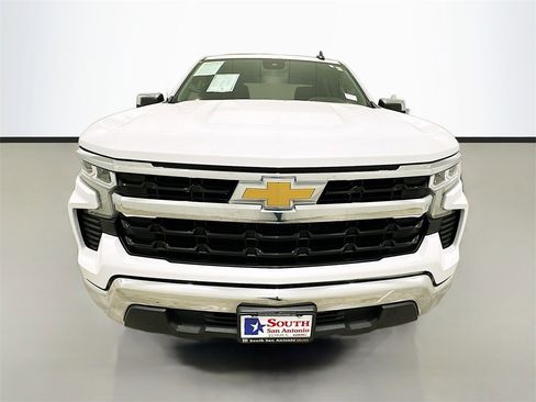 Used 2022 Chevrolet Silverado 1500 LT image 2