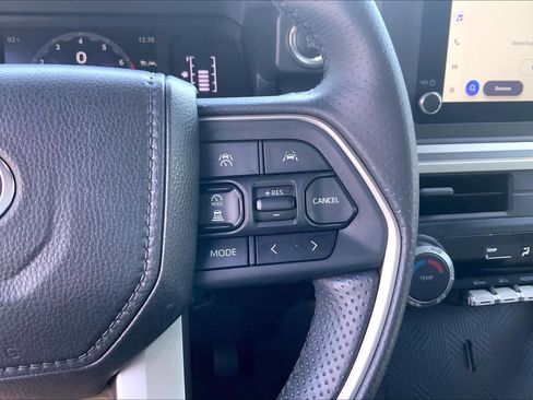 Used 2025 Toyota 4Runner SR5 AWD/4WD image 25