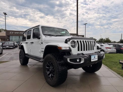 Used 2022 Jeep Wrangler Unlimited Sahara AWD/4WD image 11