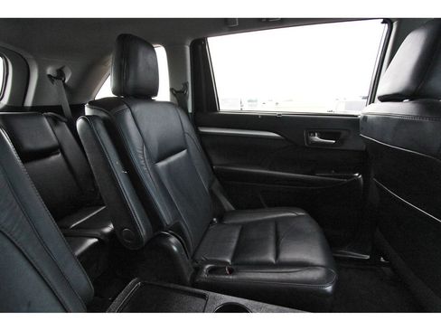 Used 2017 Toyota Highlander XLE FWD image 13