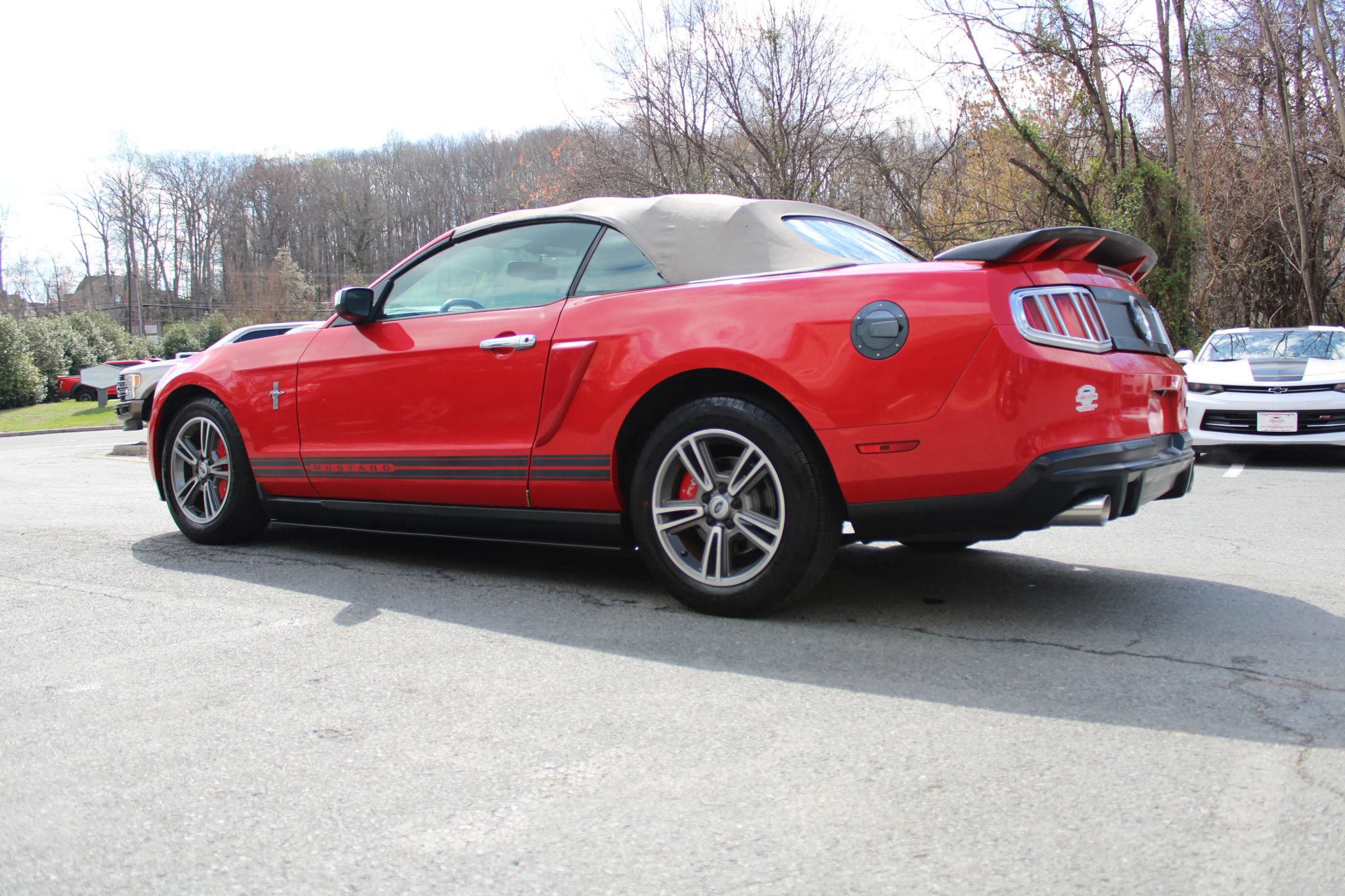 Used 2010 Ford Mustang Convertible RWD image 5