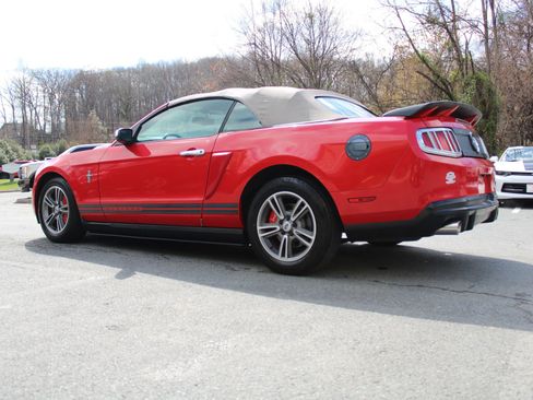 Used 2010 Ford Mustang GT RWD image 5