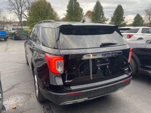 Used 2022 Ford Explorer XLT w/ Equipment Group 202A image 3