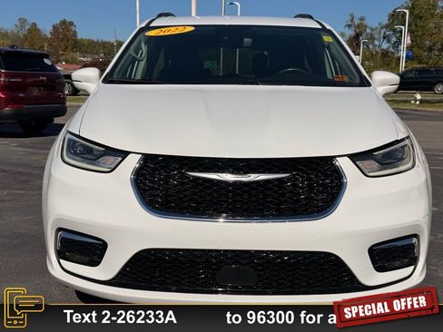 Used 2022 Chrysler Pacifica Touring-L image 11
