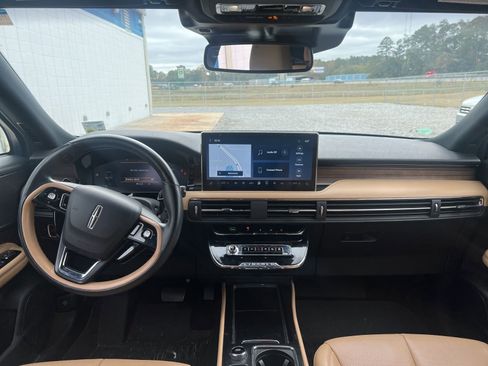 Used 2023 Lincoln Corsair Reserve w/ Jet Appearance Package image 9