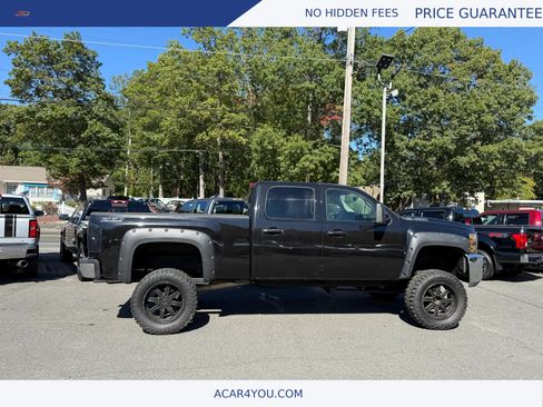 Used 2010 Chevrolet Silverado 2500 LT w/ Interior Plus Package AWD/4WD image 5