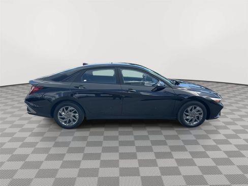 Used 2024 Hyundai Elantra SEL FWD image 4