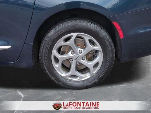 Used 2022 Chrysler Pacifica Limited AWD/4WD image 33