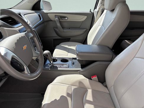 Used 2017 Chevrolet Traverse LT FWD image 17