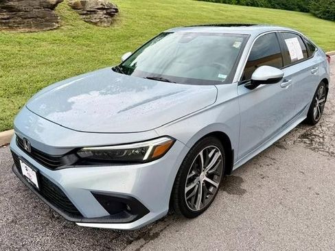 Used 2023 Honda Civic Touring image 2