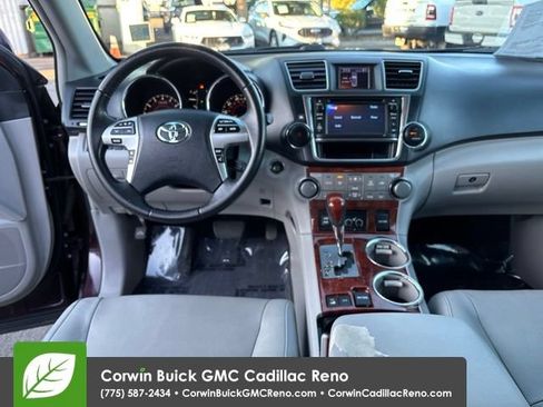 Used 2013 Toyota Highlander Limited AWD/4WD image 31