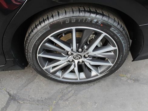 Used 2021 Toyota Camry XLE image 13