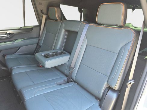 Used 2025 GMC Yukon AT4 AWD/4WD image 18