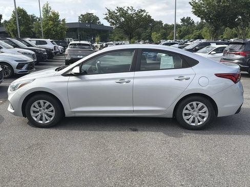 Certified 2022 Hyundai Accent SE FWD image 4