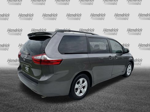 Used 2016 Toyota Sienna LE FWD image 10