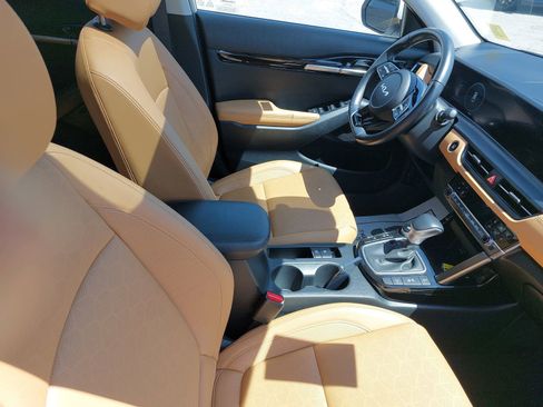 Used 2024 Kia Seltos SX w/ SX Sunroof Package AWD/4WD image 10