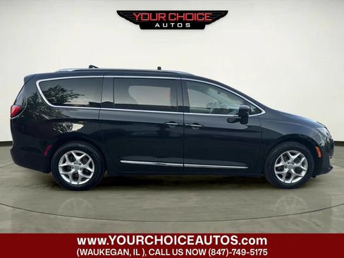 Used 2020 Chrysler Pacifica Touring-L Plus w/ Tire & Wheel Group FWD image 6