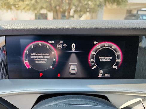 Used 2025 Volkswagen Tiguan SE image 17