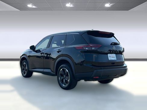 Used 2024 Nissan Rogue SV AWD/4WD image 3