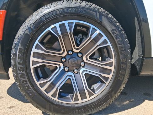 Used 2024 Jeep Wagoneer Series II w/ Flexible Seating Group image 9