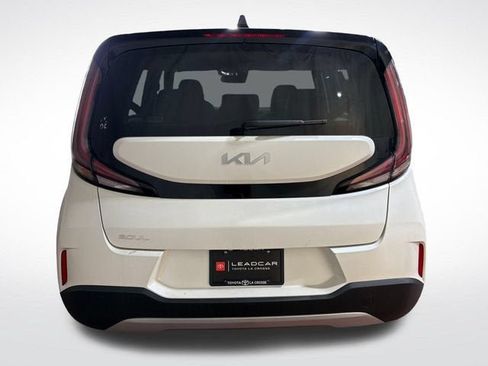 Used 2025 Kia Soul LX w/ LX Technology Package FWD image 4