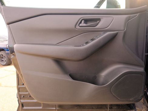 Used 2024 Nissan Rogue S image 26