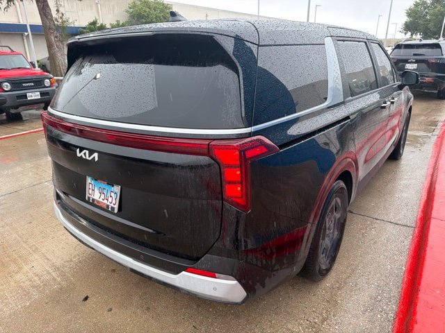 Used 2025 Kia Carnival FWD image 5