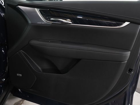 Used 2025 Cadillac XT6 Premium Luxury w/ Technology Package image 9