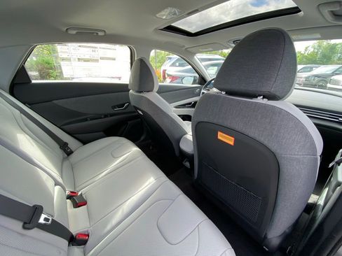 New 2026 Hyundai Elantra Limited FWD image 32