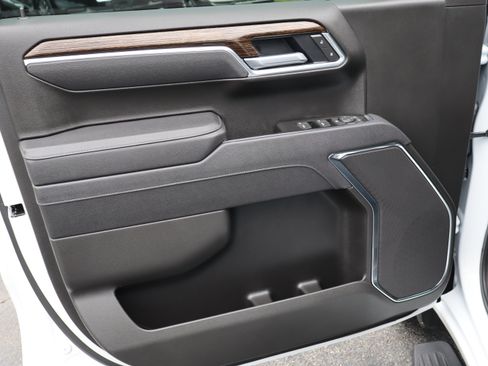 Used 2025 GMC Sierra 1500 Elevation image 16